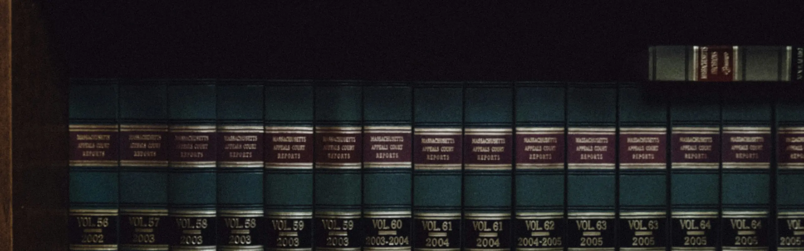 Bibliotecă cu volume juridice și de reglementare